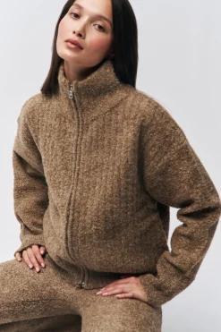 Mila Zip Up