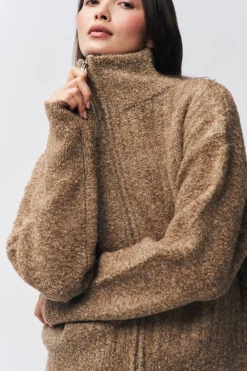 Mila Zip Up